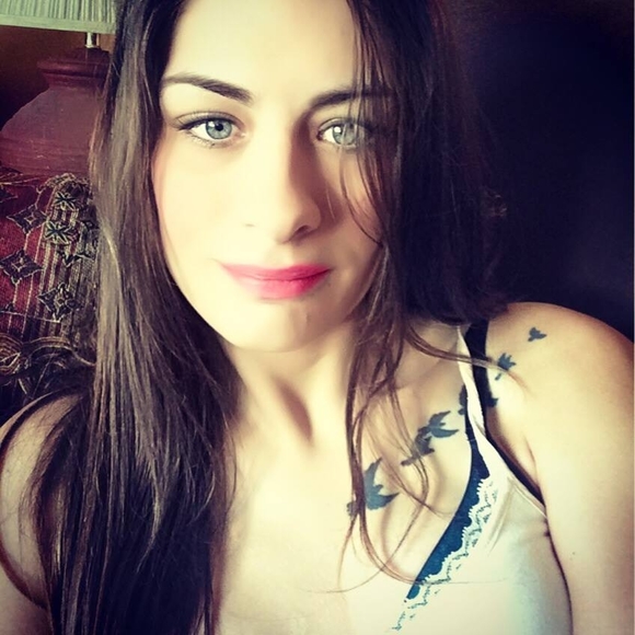 Meet your Posher, Ashley - Picture 1 of 1