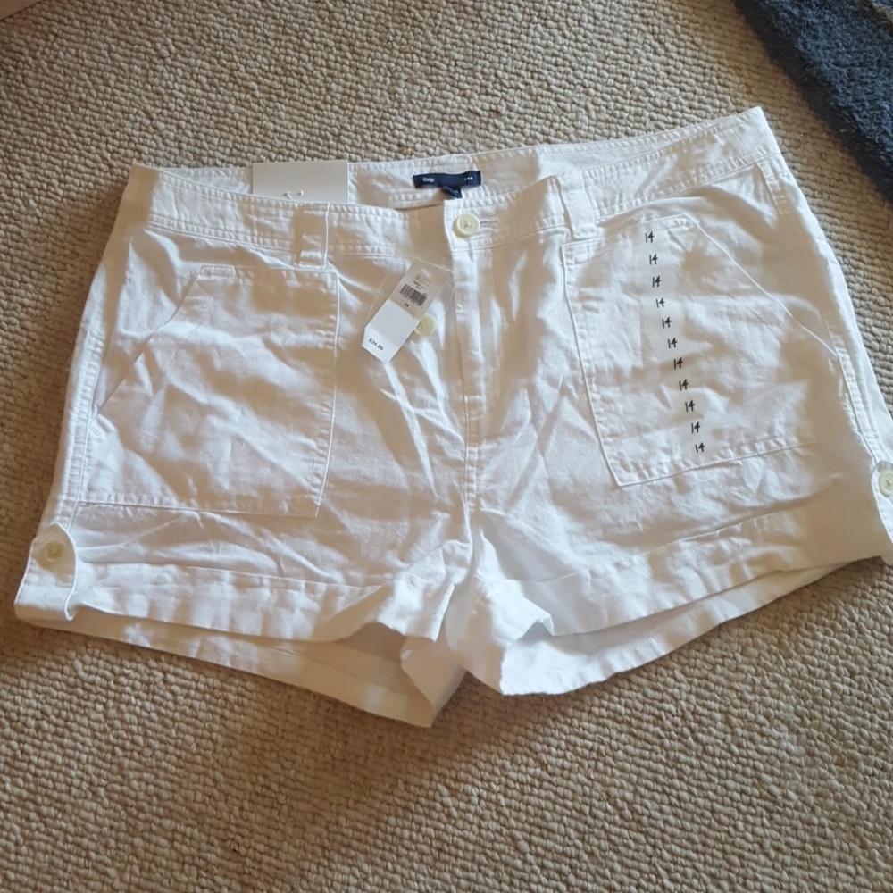 Summer breezy! White linen Gap shorts NEW