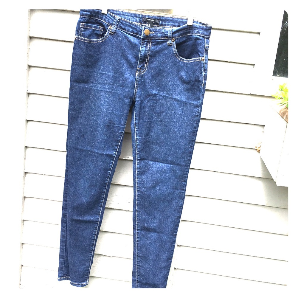 Forever 21 dark wash jeans size 30