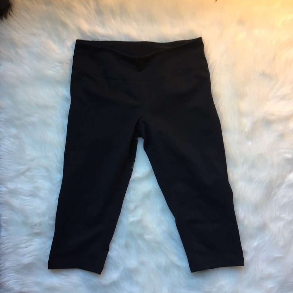 Zella Black Crop Capri Leggings Small