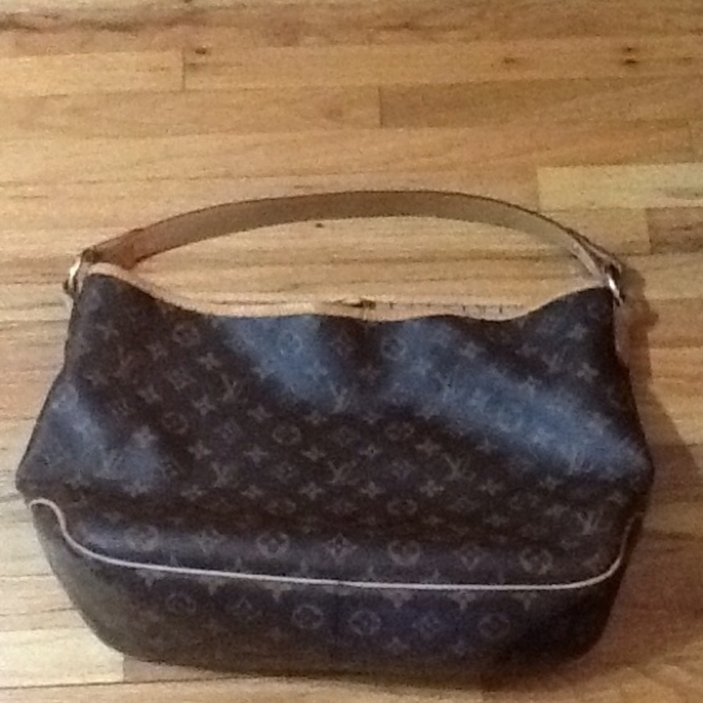 Authentic Delightful LV