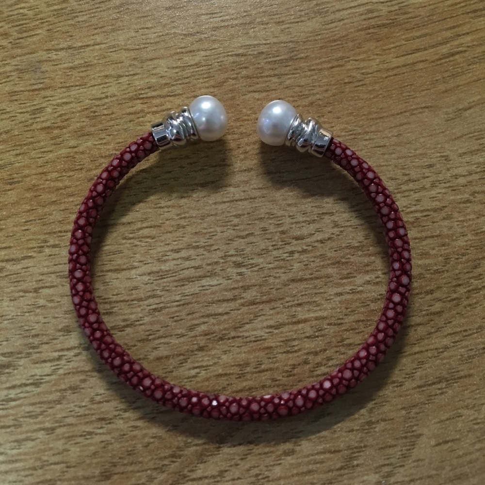Red and pearl honora bracelet