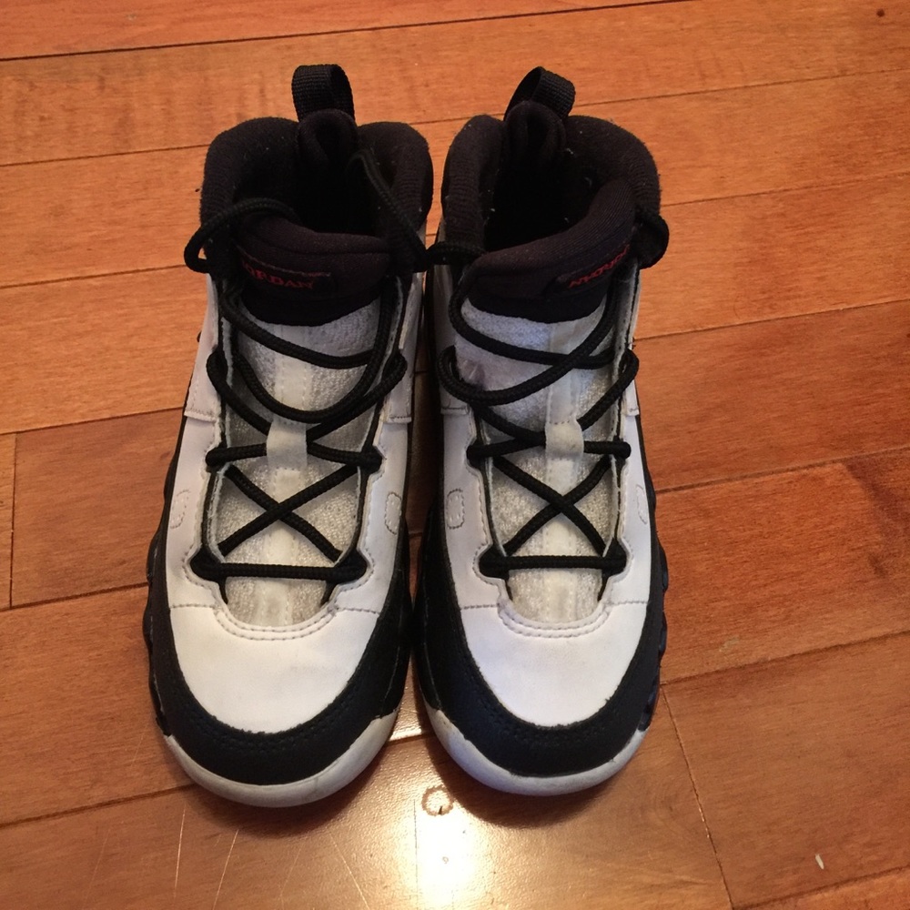 Black and White Jordan's Toddler Boys 10c