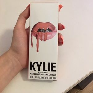 Kylie apricot lip kit
