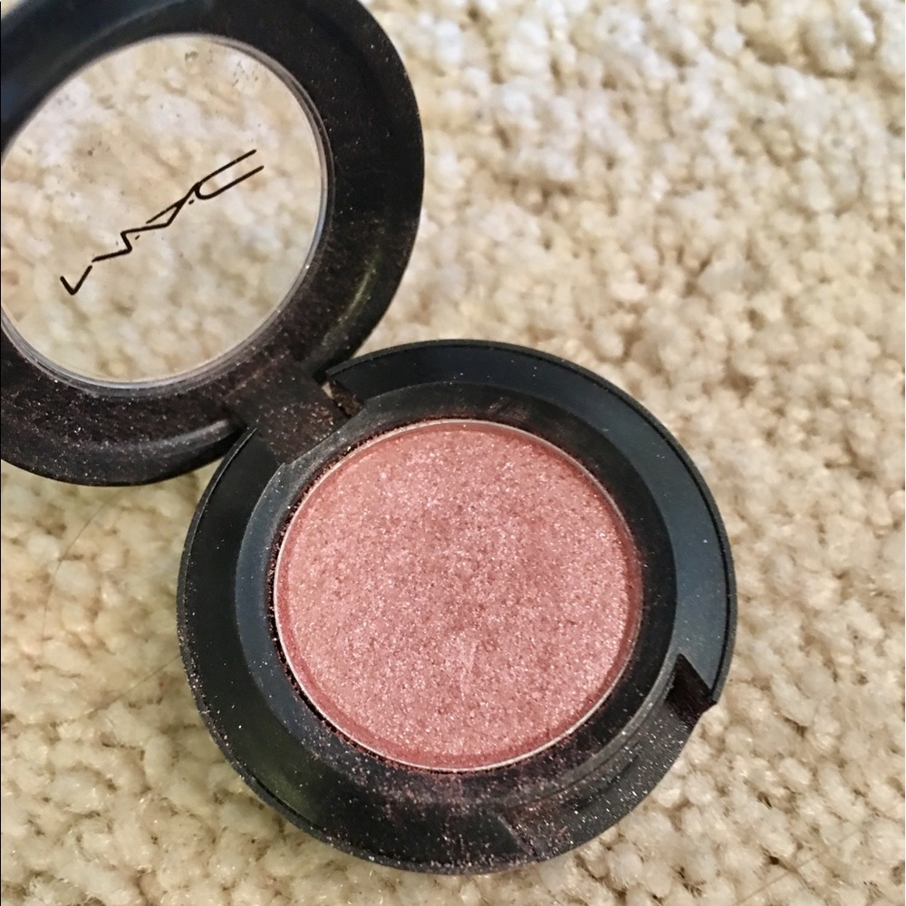 MAC Cosmetics eyeshadow Pink Source