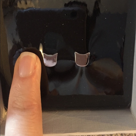 LAST PAIR‼️Kitty Cat Studs - Picture 3 of 4