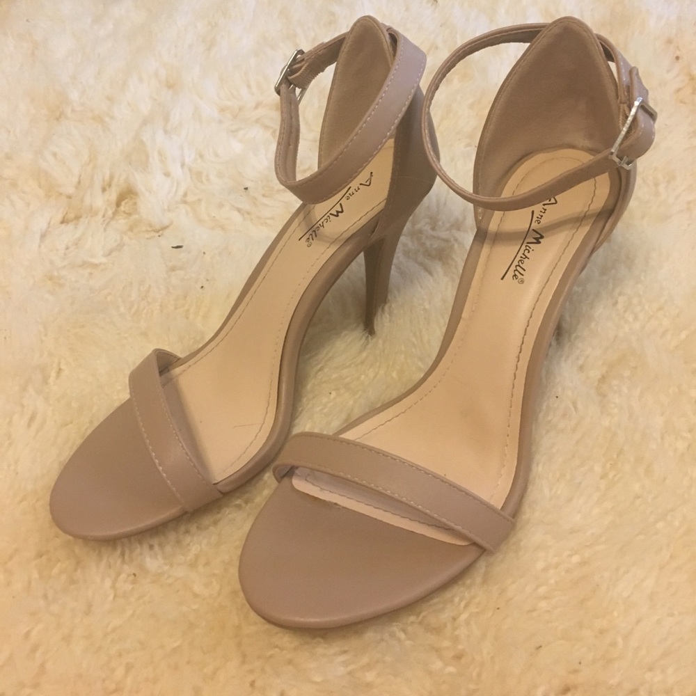 Nude Pumps