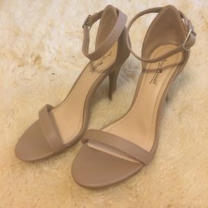 Nude Pumps
