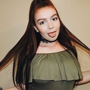 Meet your Posher, Avery