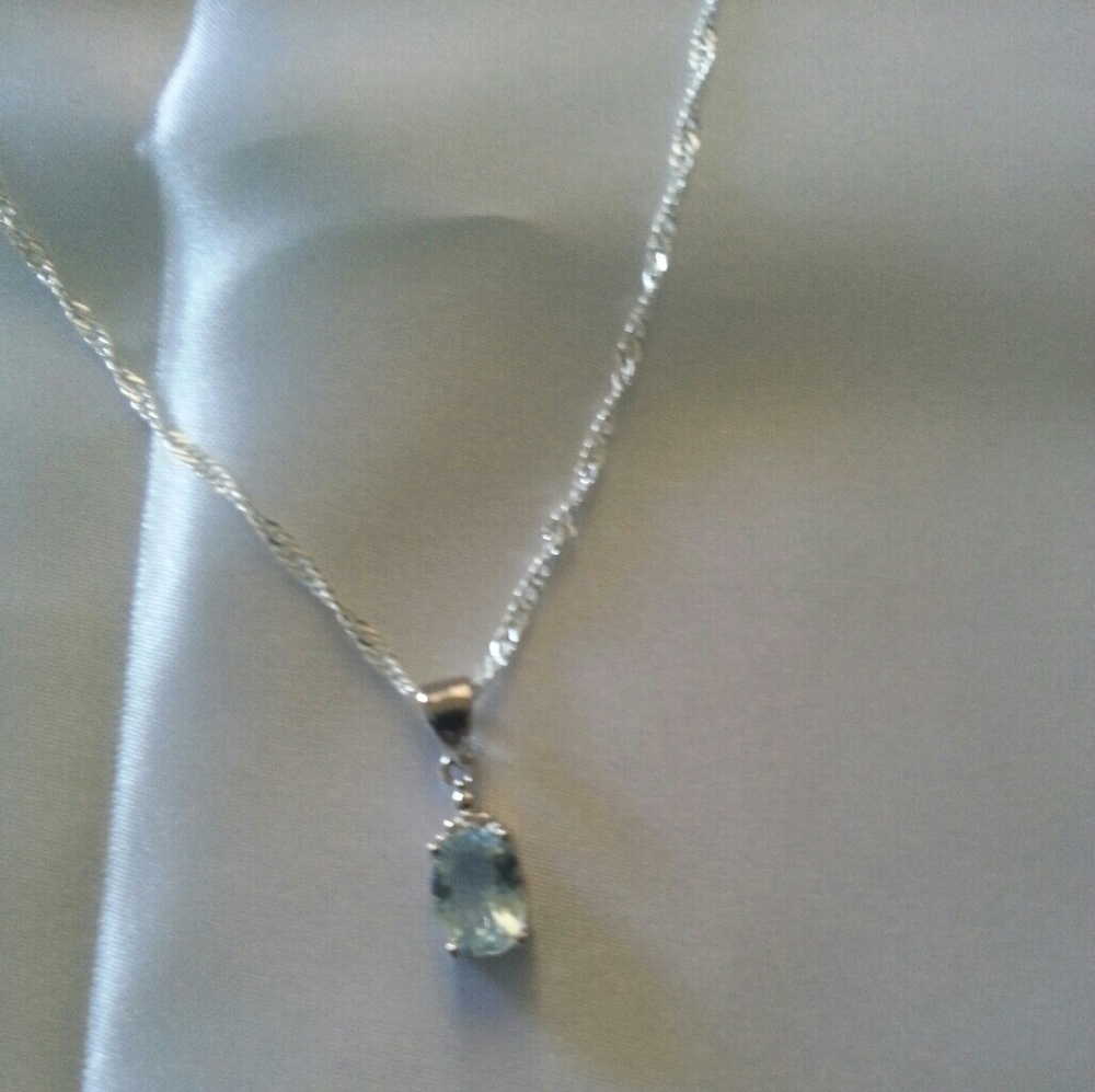 GENUINE 18  WHITE GOLD MARQUES NECKLACE/PENDANT SO
