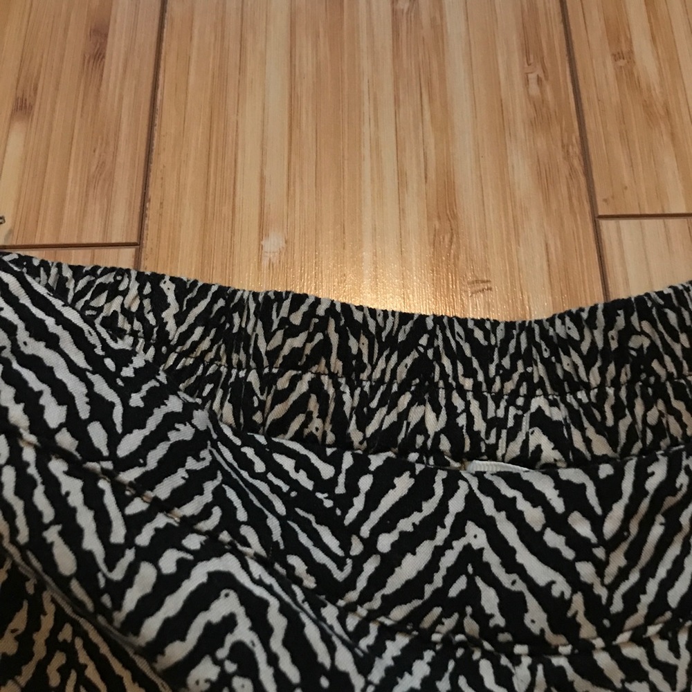 Patterned Pants - Picture 3 of 4