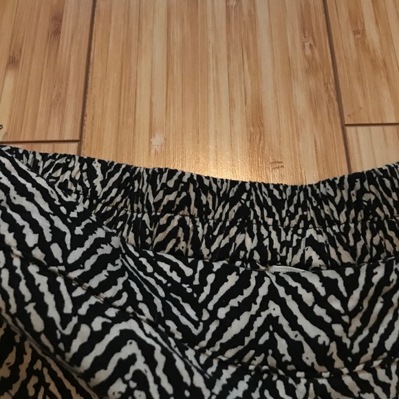 Patterned Pants - Picture 3 of 4