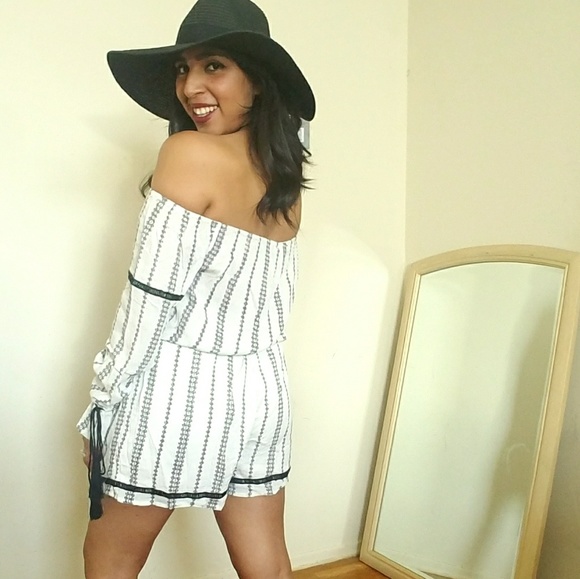 WHITE BLACK OFF SHOULDER ROMPER - Picture 4 of 7