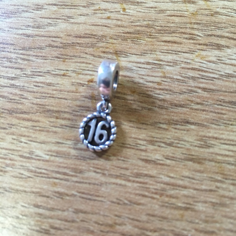 Pandora Sweet 16 bracelet charm