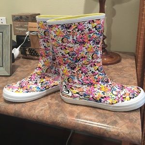 Roxy rain boots!