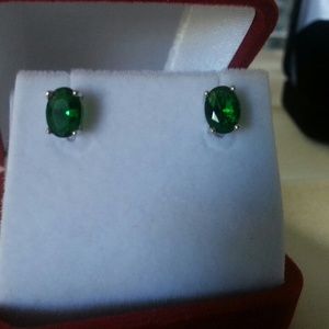 2.00 CTW. GENUINE EMERALD  EARRING