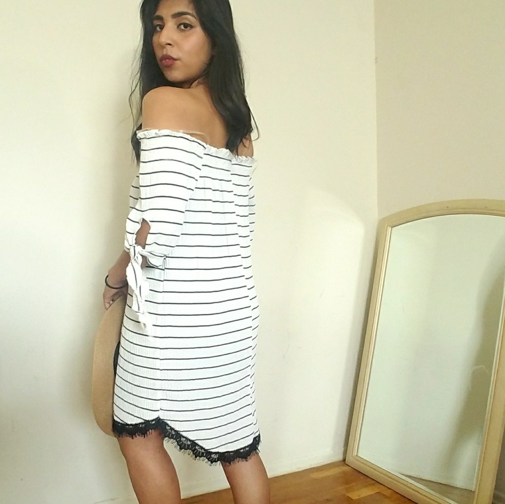 WHITE BLACK STRIPE EYELASH LACE DRESS - Picture 2 of 6