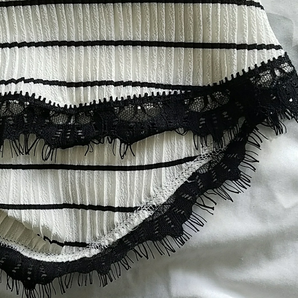 WHITE BLACK STRIPE EYELASH LACE DRESS - Picture 5 of 6