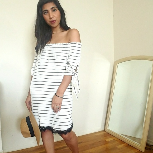 WHITE BLACK STRIPE EYELASH LACE DRESS - Picture 3 of 6