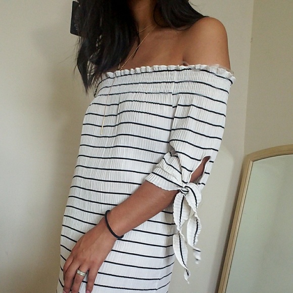 WHITE BLACK STRIPE EYELASH LACE DRESS - Picture 4 of 6