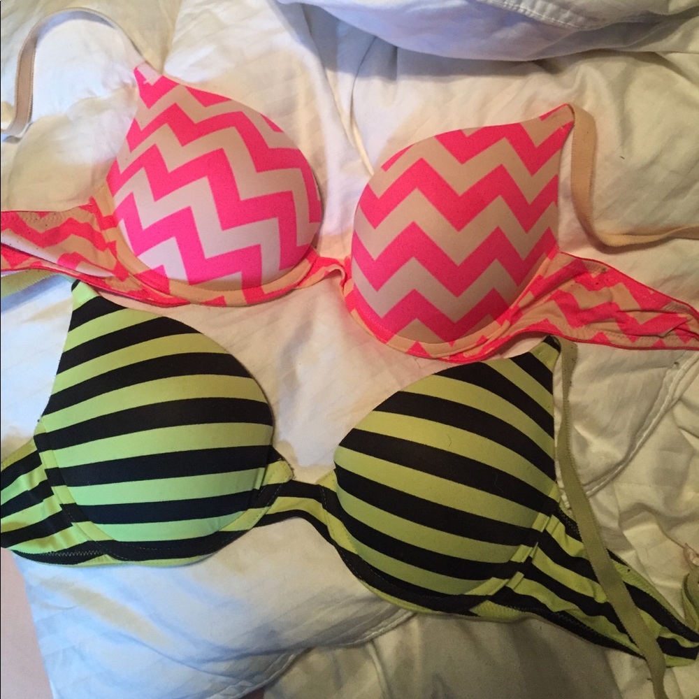Victoria's Secret pink bra set of 2 ( 36A)