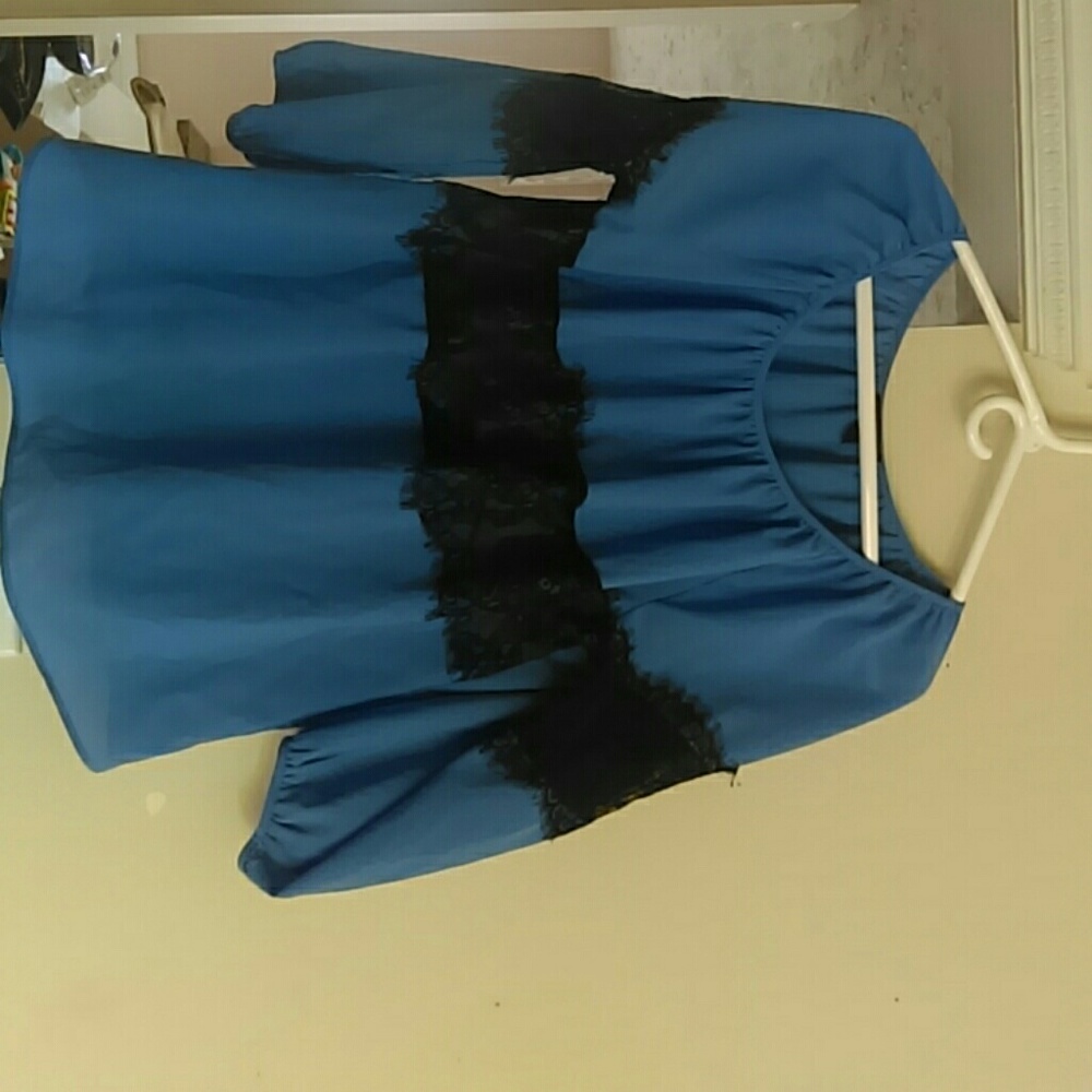 BCX blue peasant top with lace