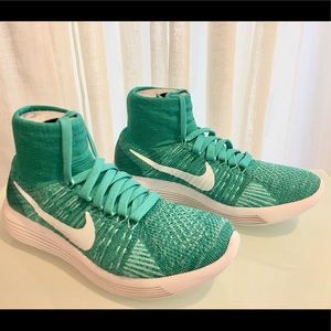 NWB  Nike LUNAREPIC Flyknit Womens size 7.5