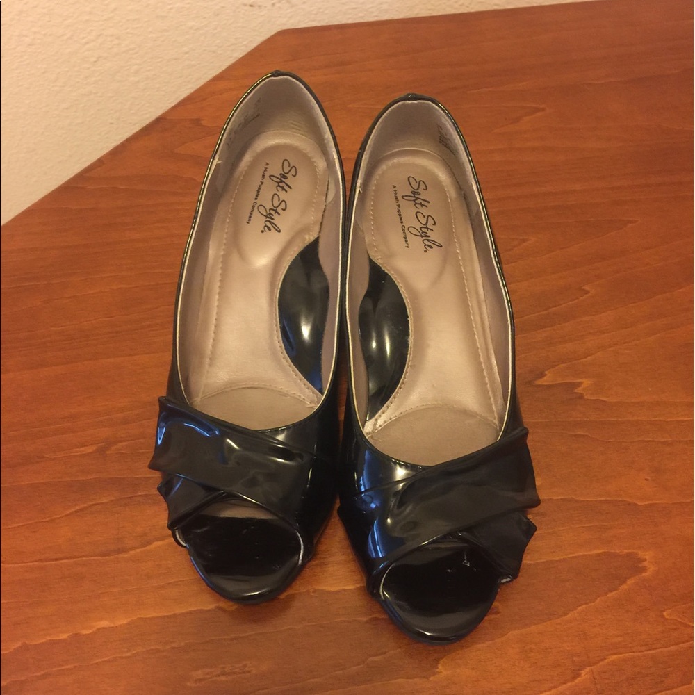 Open-Toed Black Patent-Leather Shoes