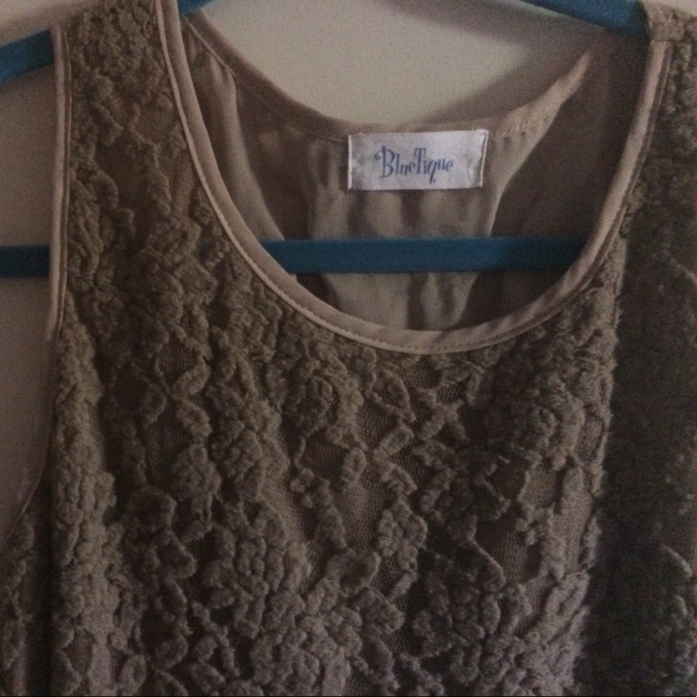 Dress - Picture 3 of 3