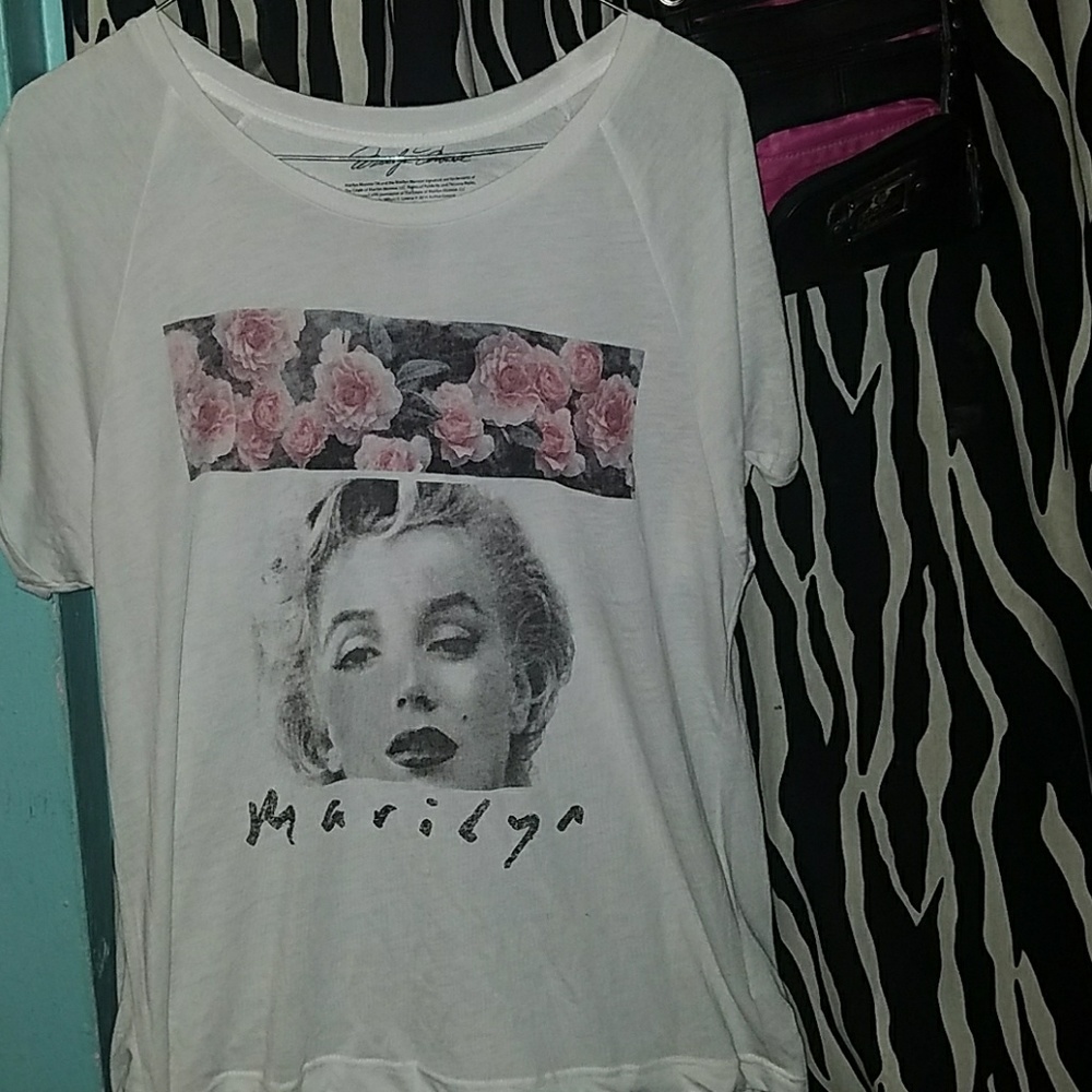 Very cute soft marilyn monroe shirt