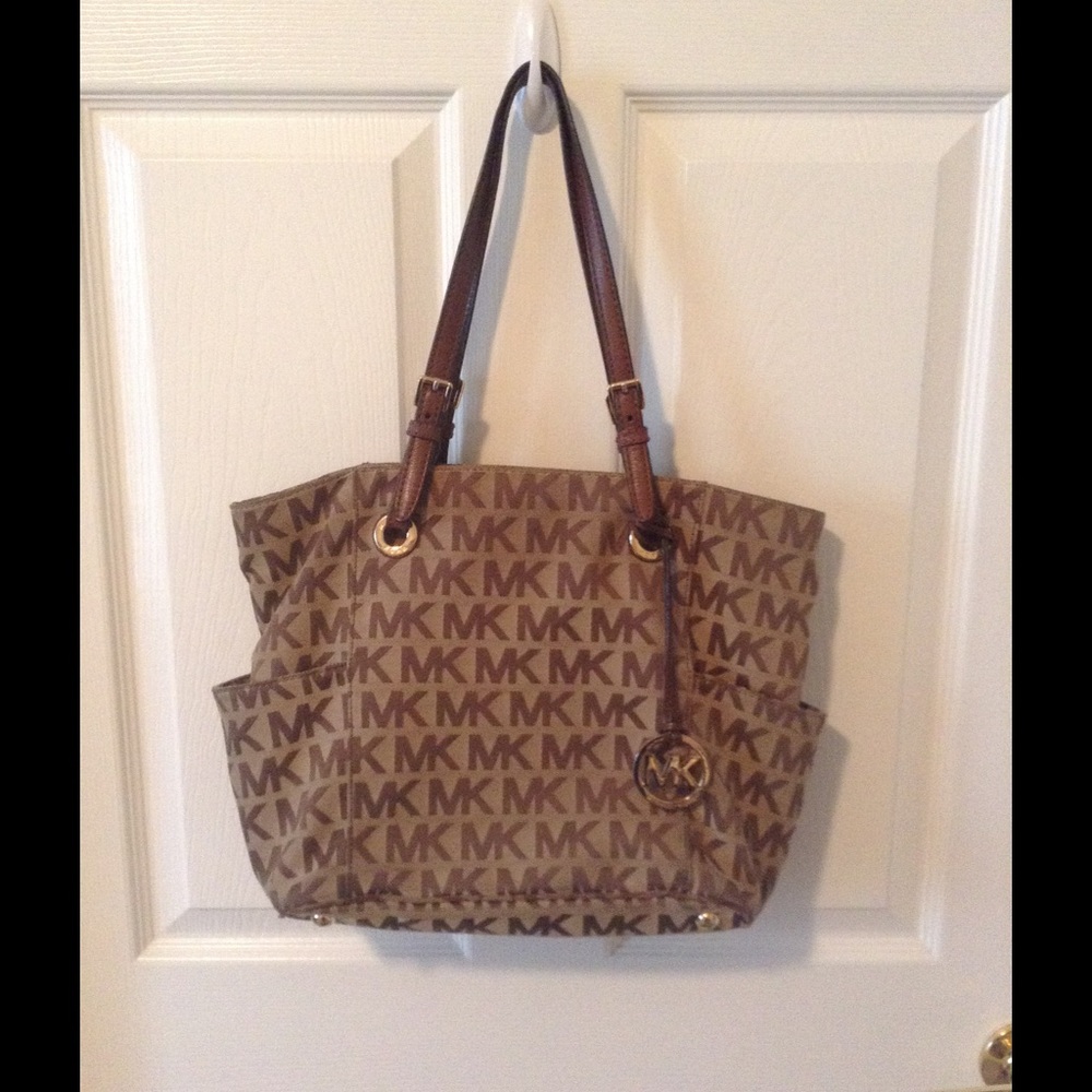 Michael Kors logo bag ✨price dropped✨