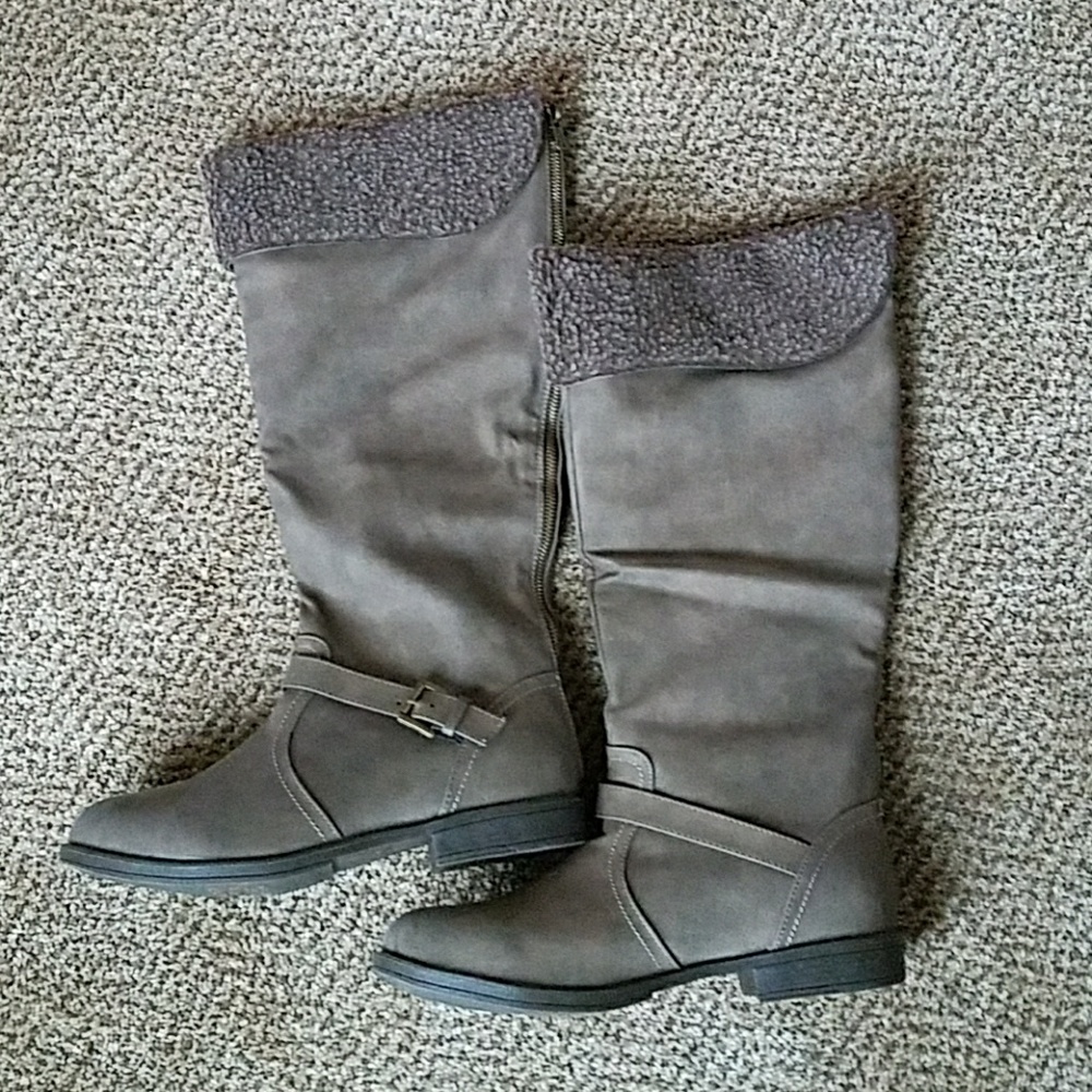 Size 11 Brown tall boots with zipper