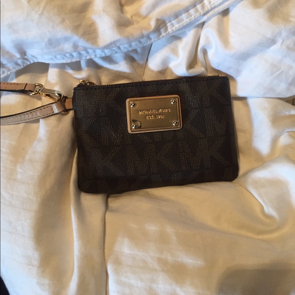 Michael kors wristlet