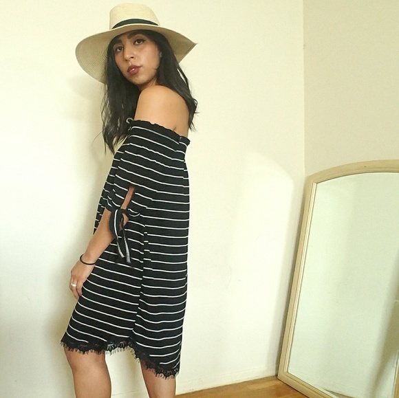 💦2FOR$20💦BLACK WHITE STRIPED OFF SHOULDER DRESS - Picture 2 of 5