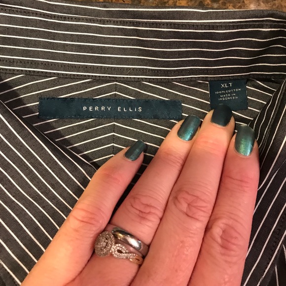 Perry Ellis pin stripe button up never worn XLT - Picture 2 of 2