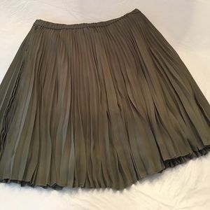 Accordion skirt