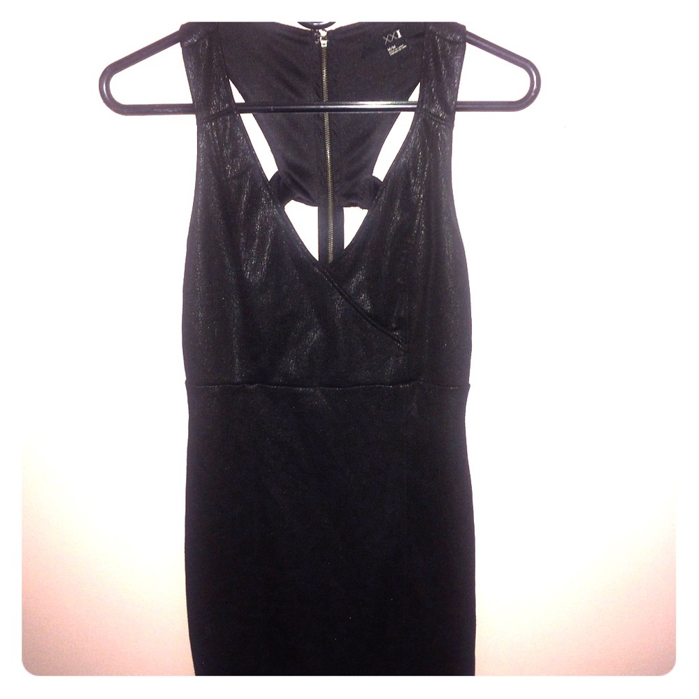 SUPER COMFORTABLE & SEXY SHORT BLACK DRESS!!