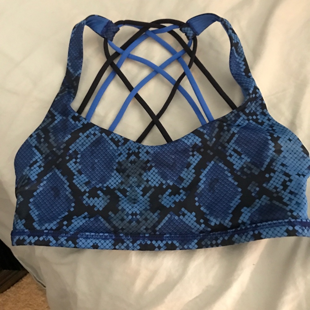 Lulu lemon free to be wild bra size 4!