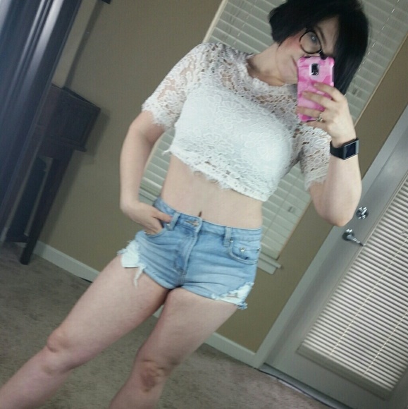 Lace crop top - Picture 2 of 3