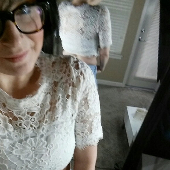 Lace crop top - Picture 3 of 3