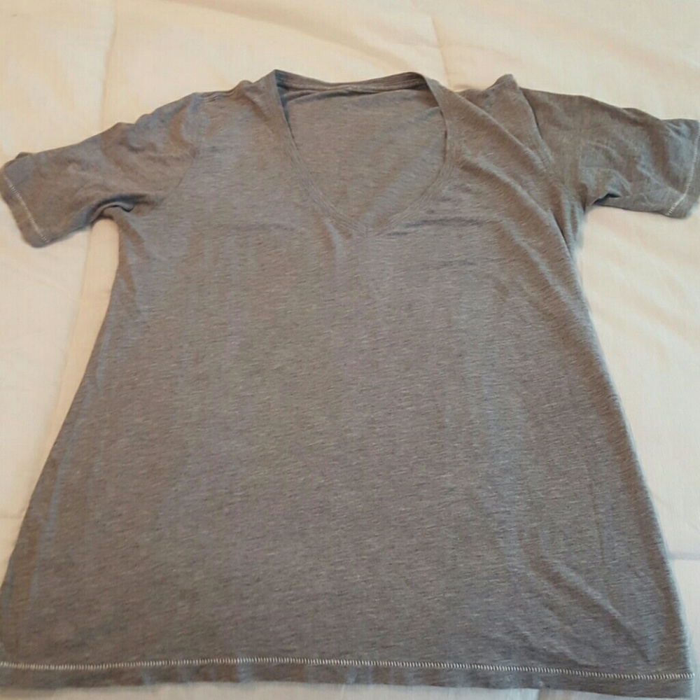 Lululemon grey tee size 8