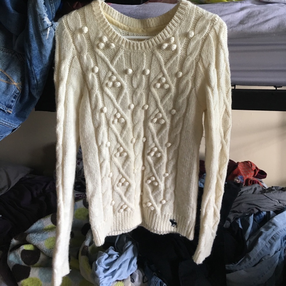 ABERCROMBIE KNIT WHITE SWEATER