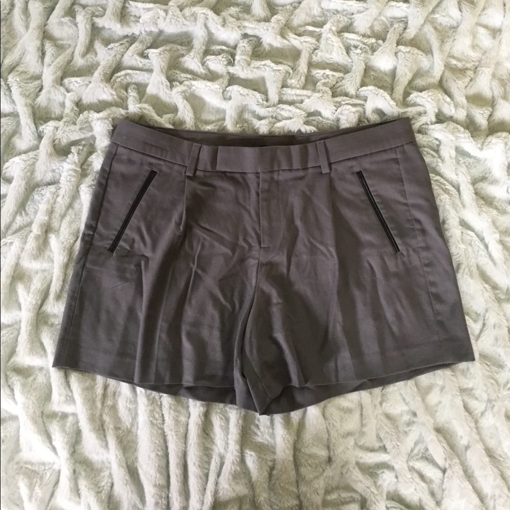 Gap Grey w/ Black Trim Office Shorts, size 14, New