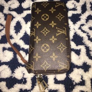 LV wristlet