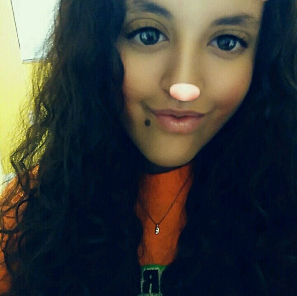 Meet your Posher, Estephanie