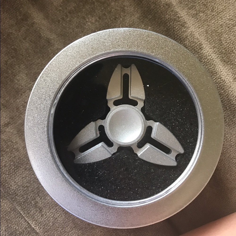 Fidget spinner the best in sliver
