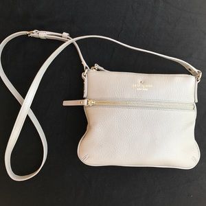 ⬇️ [Kate Spade] grey/taupe cross body purse, new
