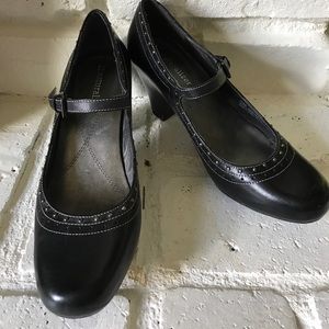 Price reduced! Size 6.5 Naturalizer 3 inch heels