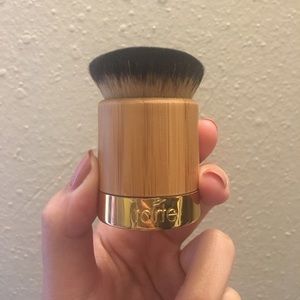Tarte kabuki brush