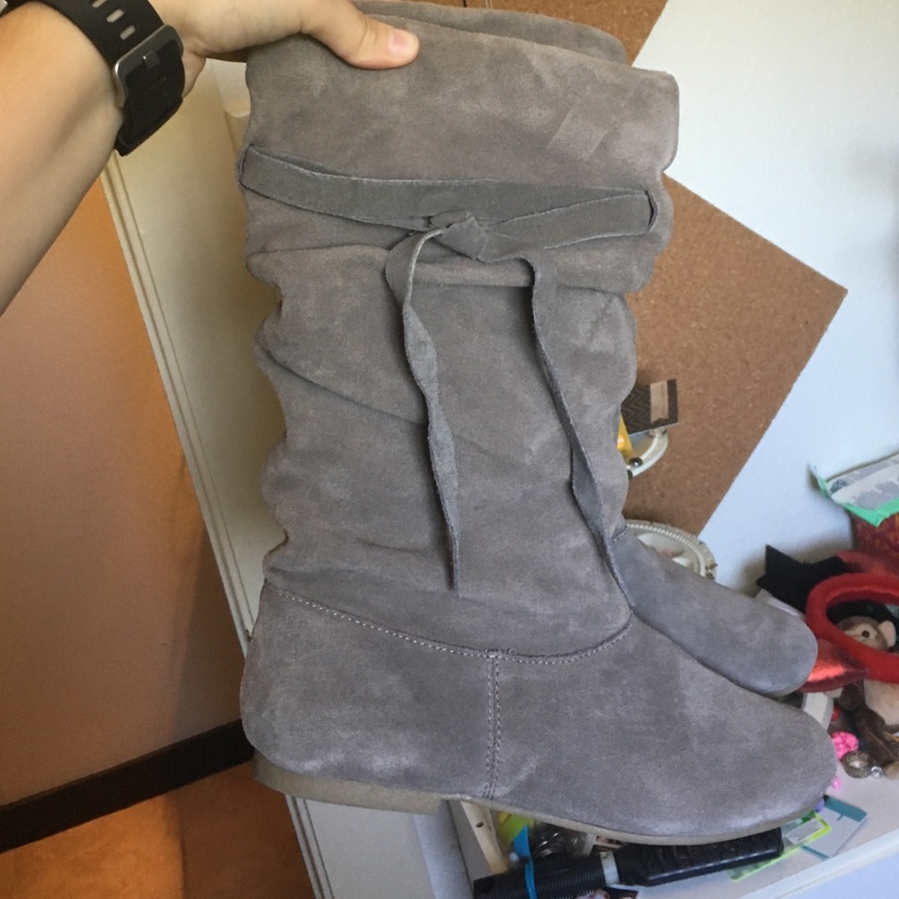 Grey boots